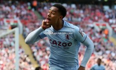 星空体育-阿斯顿维拉主场告负，保级危机加重