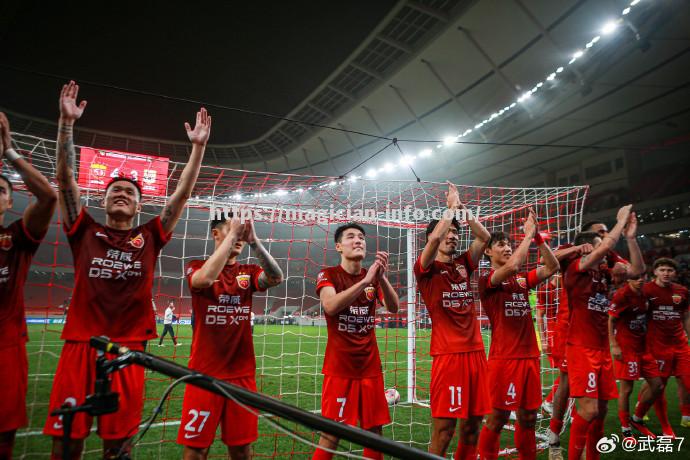 热血对拼!球赛将引来无数球迷热情呐喊 热血对拼!球赛将引来无数球迷热情呐喊